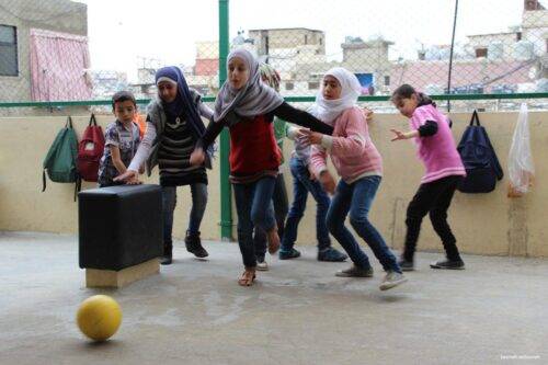 Juegos y teatro para ayudar a los niños sirios